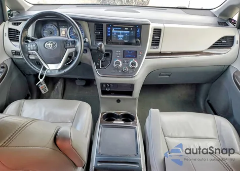 2015 Toyota Sienna Xle z USA, uszkodzony, nr VIN 5TDYK3DC9FS550158